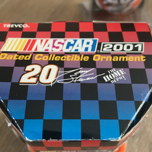 NASCAR 2003 Tony Stewart Collectible Set - Picture 3 of 5
